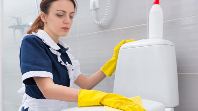 10 Steps to Clean the Bathroom