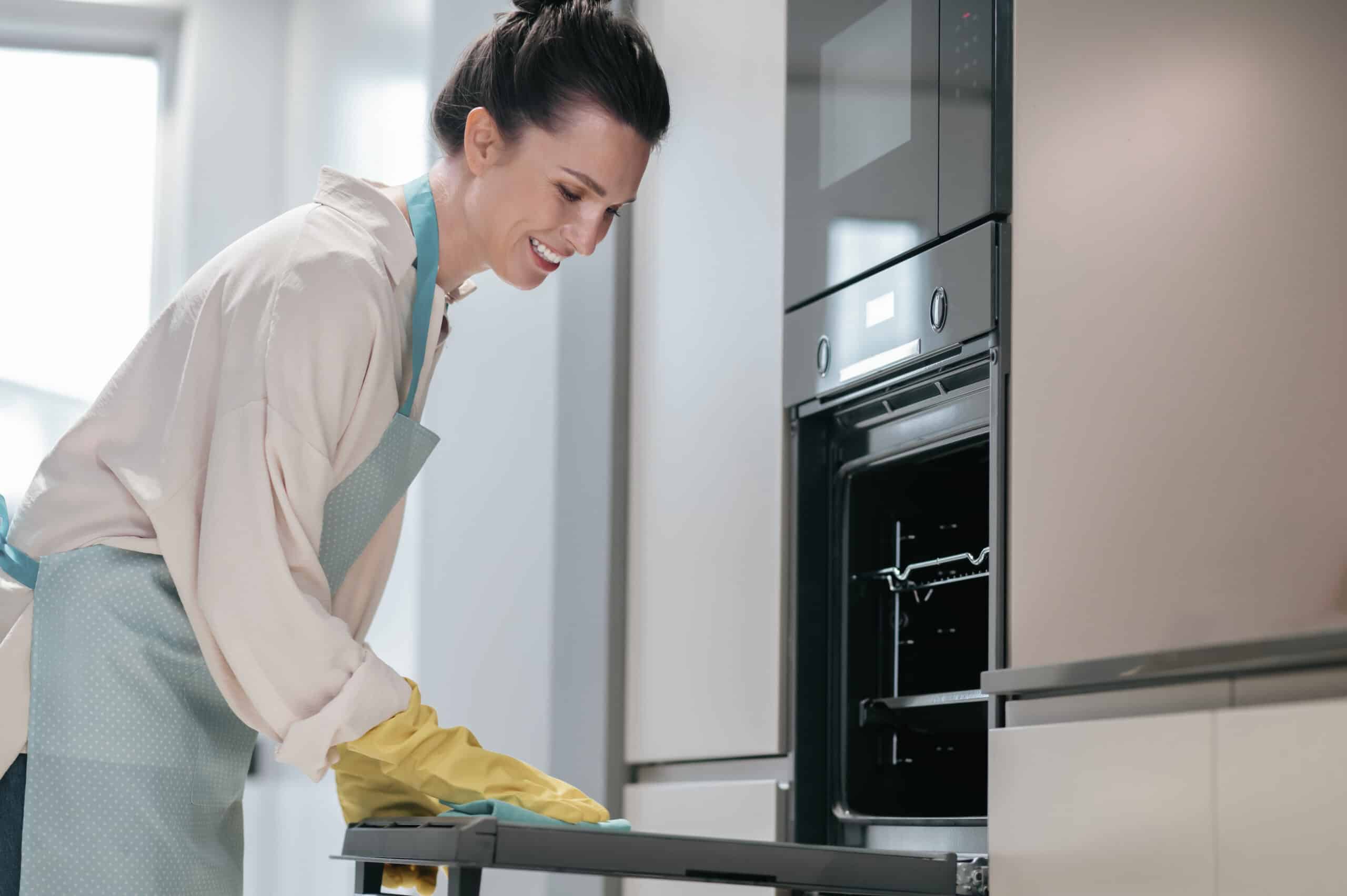 How to clean an Oven?